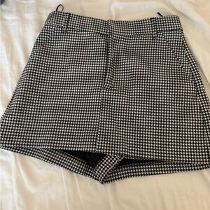 Black and White Houndstooth Women's Skort